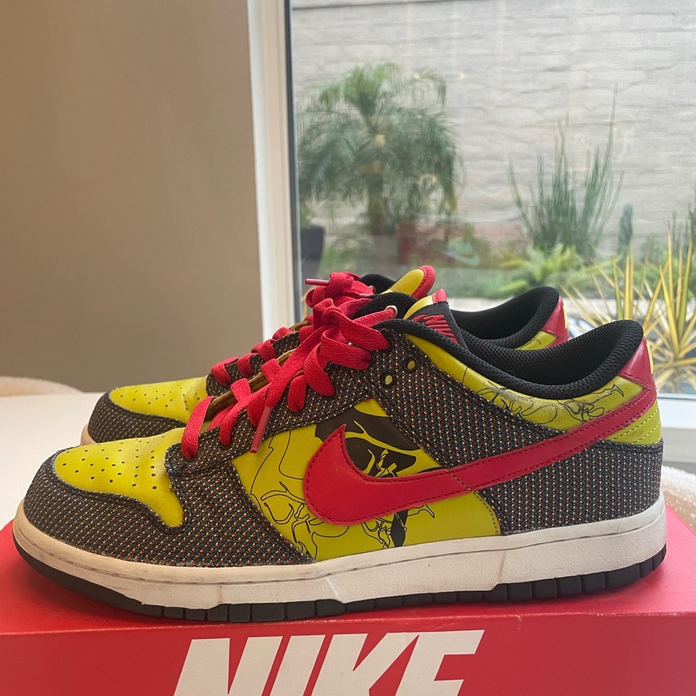 Nike dunk low Premium Red Bright Citron . Rare color way size 9.5 mens